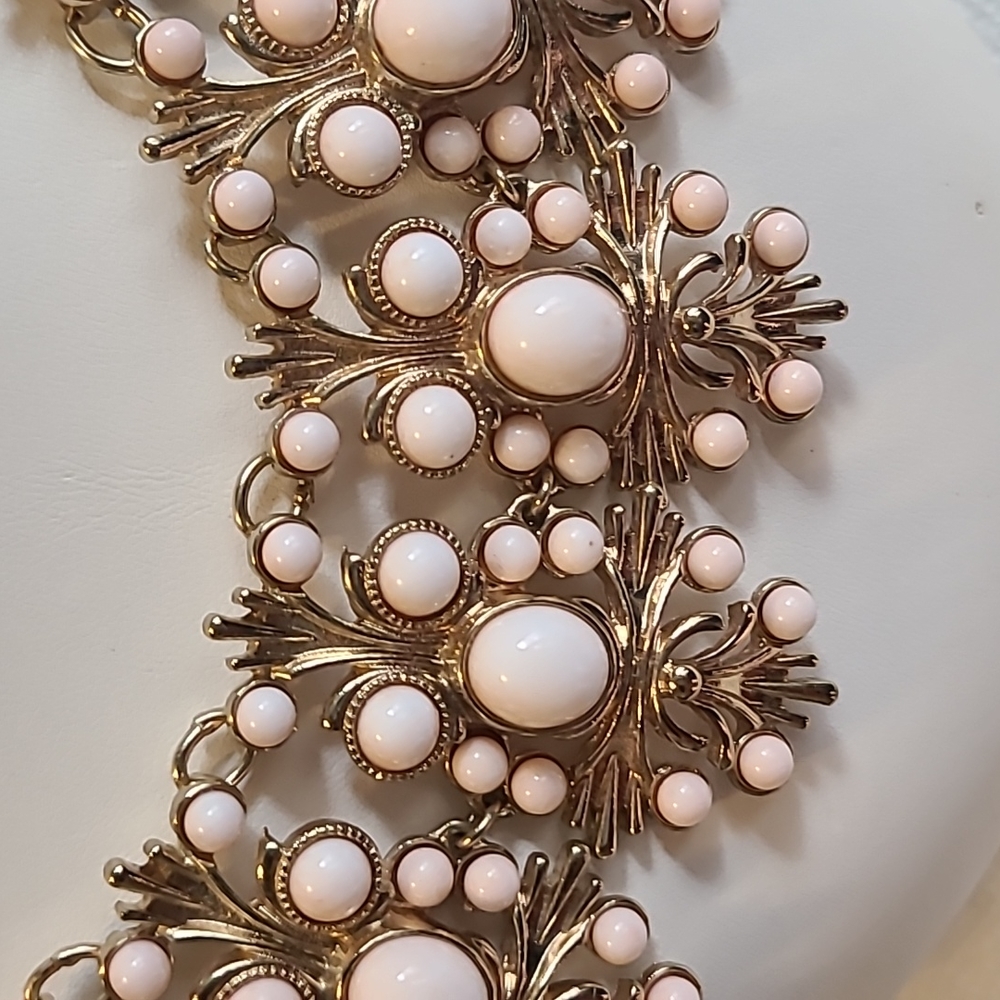 Beautiful pink pearl necklace for all occasions